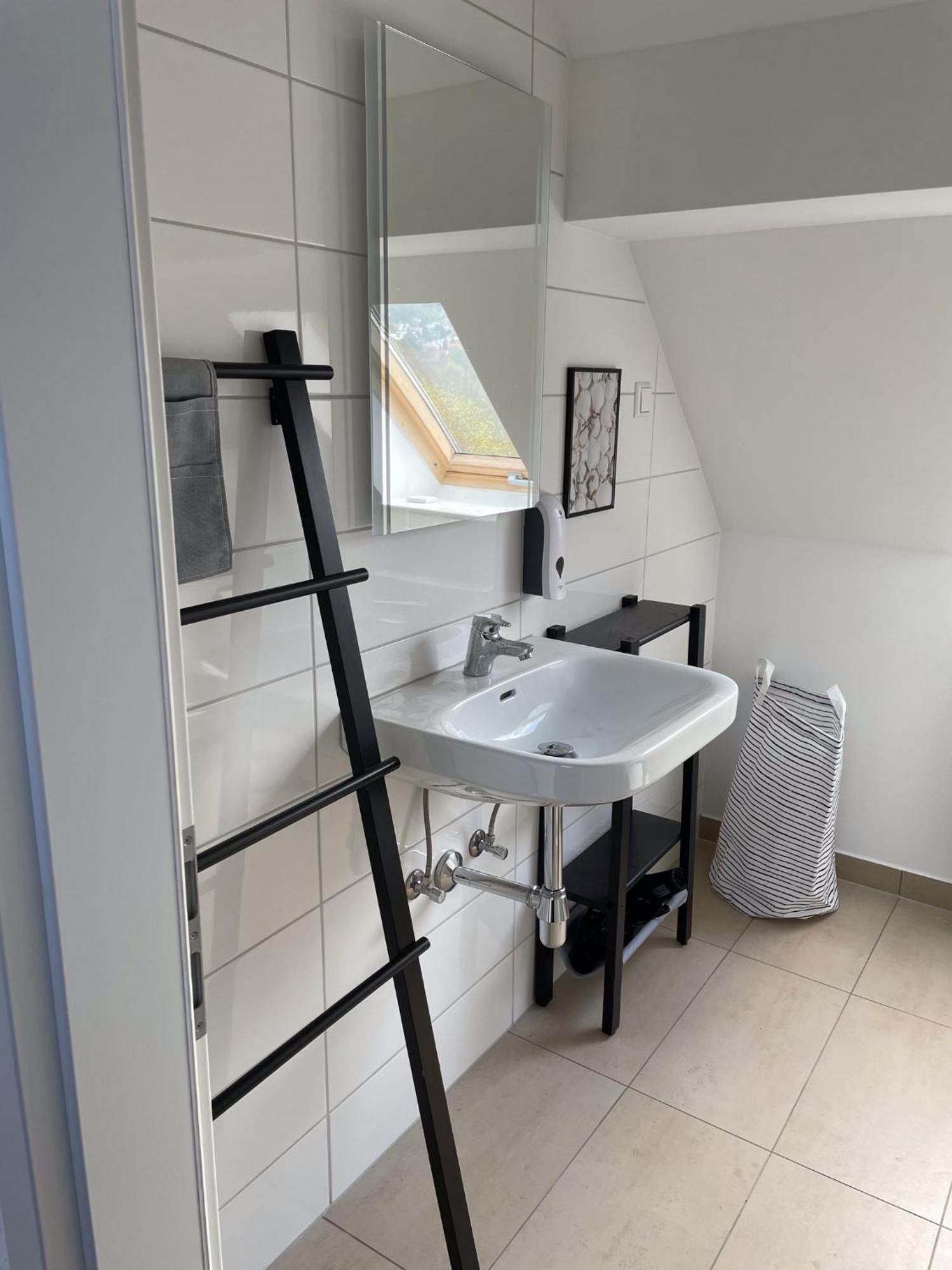 Discovair Eisenach - Dachstudio Emma - Schwimmbad-Nah Mit Netflix ภายนอก รูปภาพ