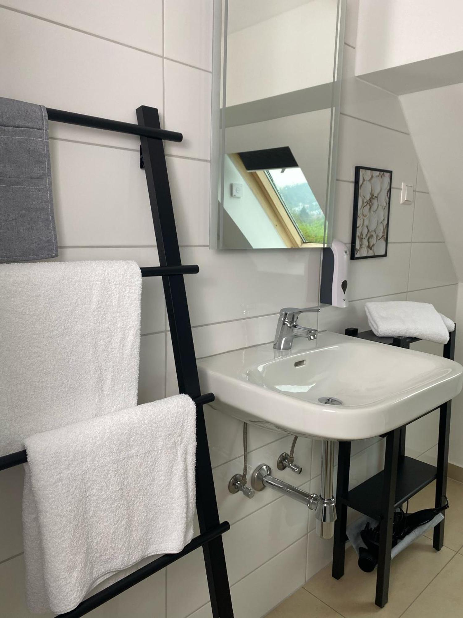 Discovair Eisenach - Dachstudio Emma - Schwimmbad-Nah Mit Netflix ภายนอก รูปภาพ